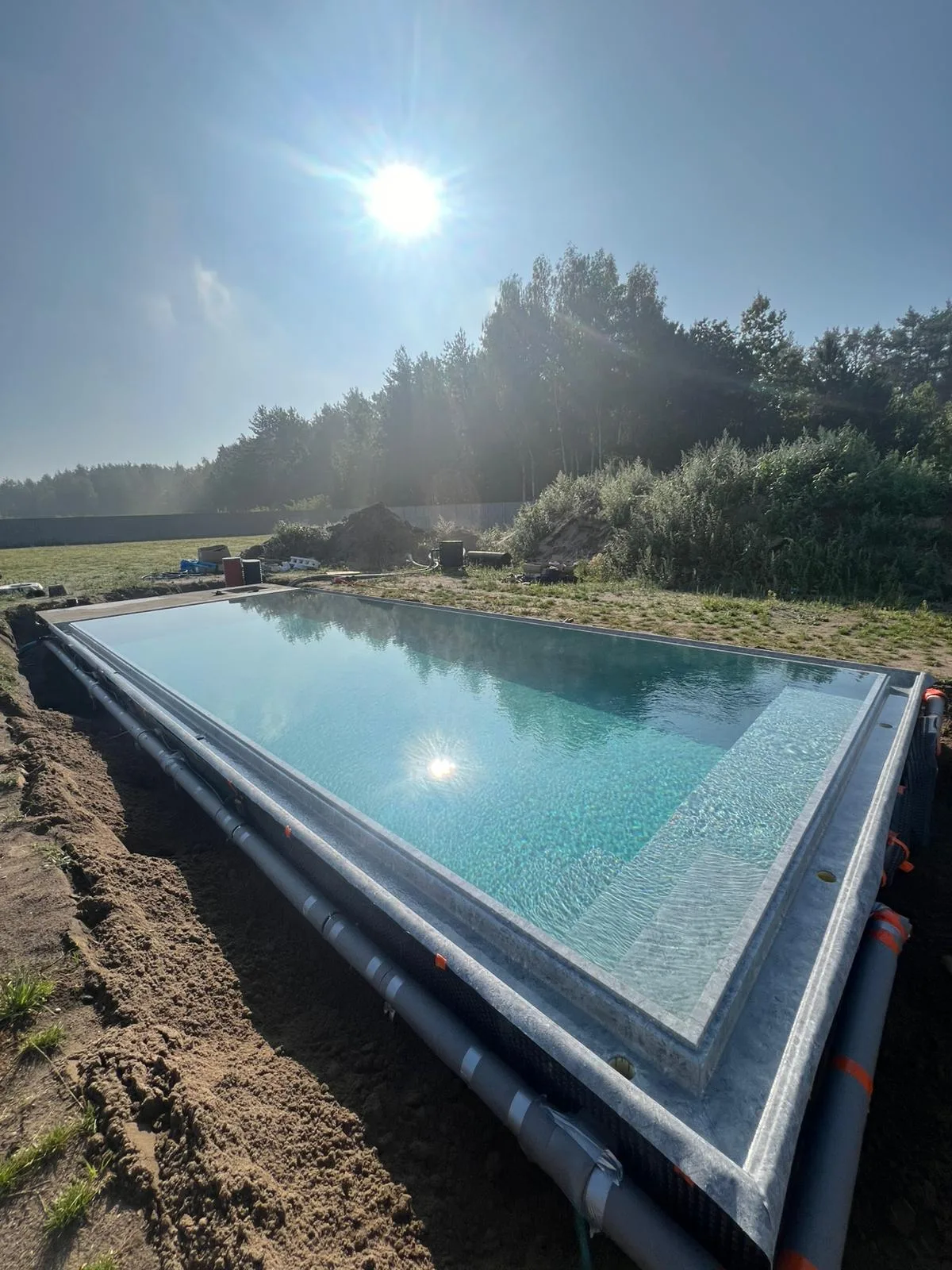 Basen betonowy przy domu — realizacja prywatna